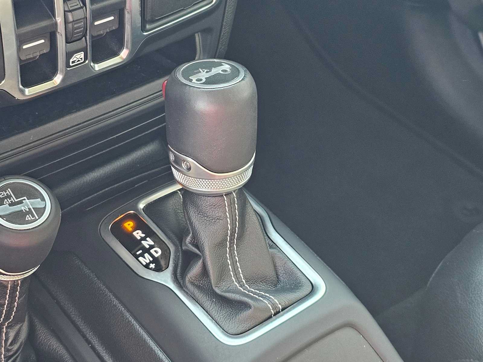 Used 2019 Jeep Wrangler Unlimited Sahara AWD/4WD image 31