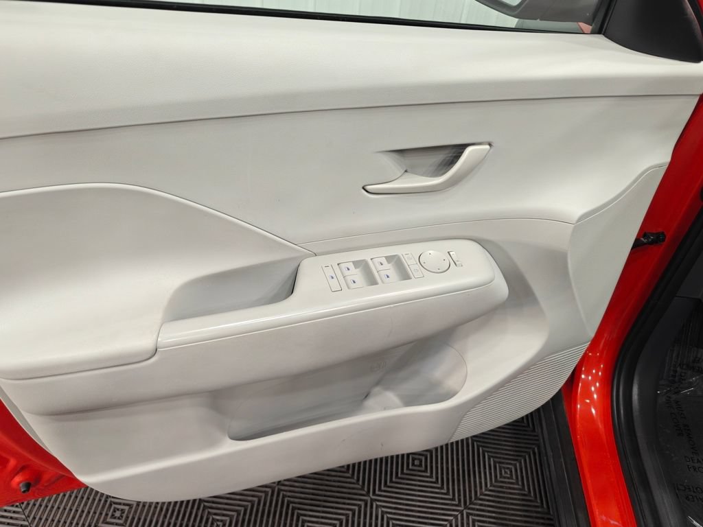 Used 2025 Hyundai Kona SEL AWD/4WD image 45