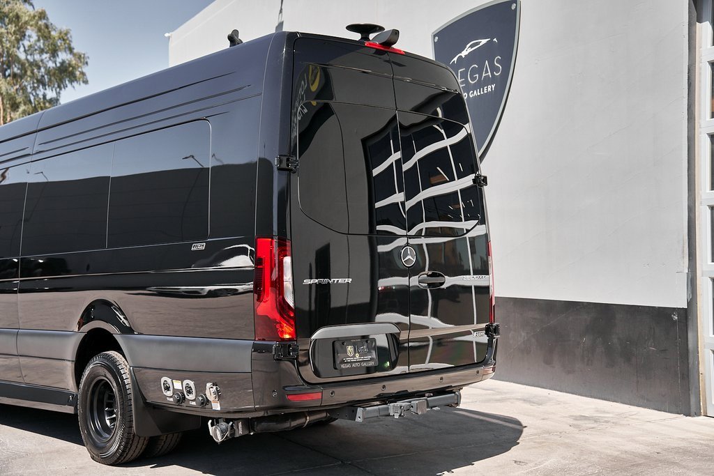 Used 2024 Mercedes-Benz Sprinter 3500 w/ Parking Package image 9