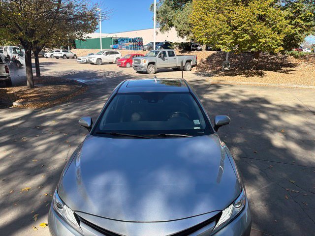 Used 2020 Toyota Camry XLE w/ Sunroof Package FWD image 11