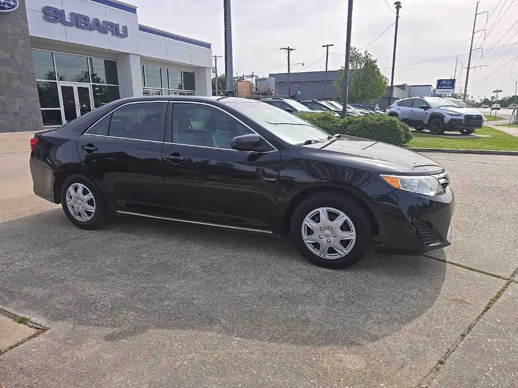 Used 2014 Toyota Camry LE FWD image 2