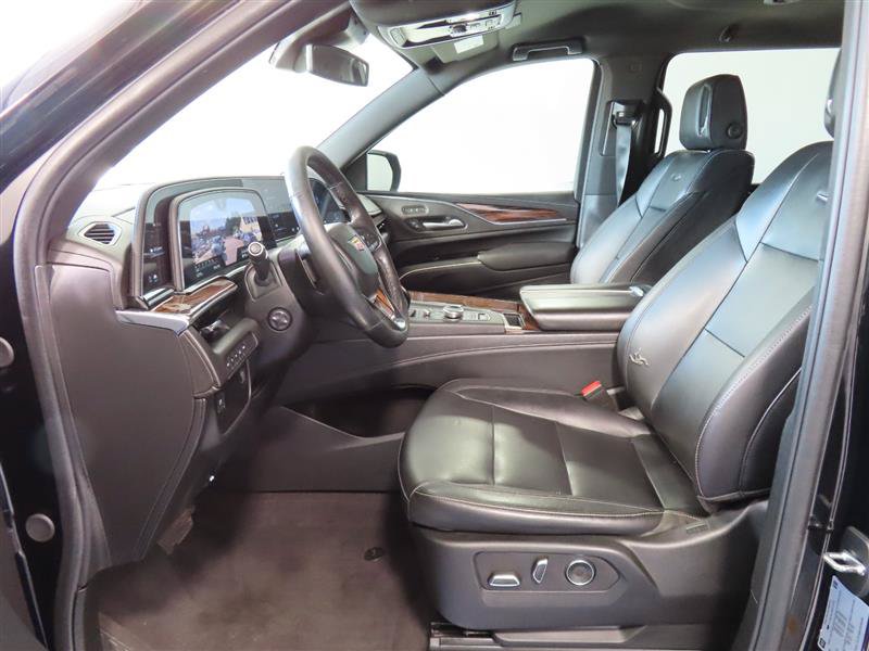 Used 2024 Cadillac Escalade ESV Luxury AWD/4WD image 18