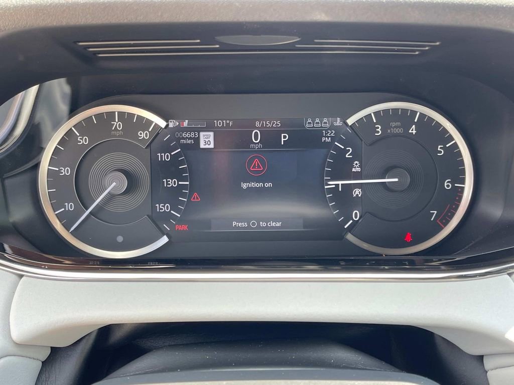 Used 2023 Land Rover Range Rover Evoque R-Dynamic SE image 32