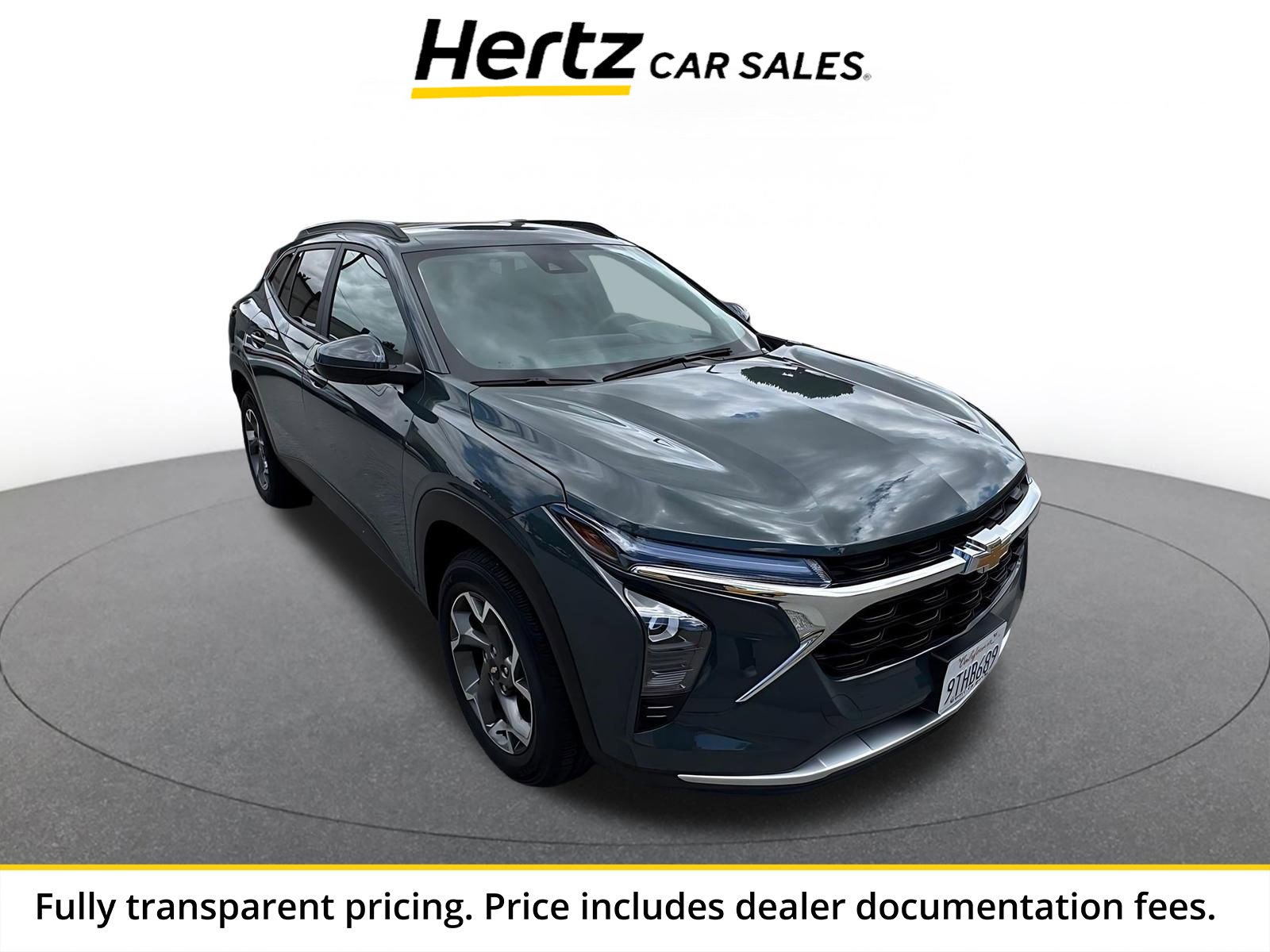 Used 2025 Chevrolet Trax LT FWD image 1