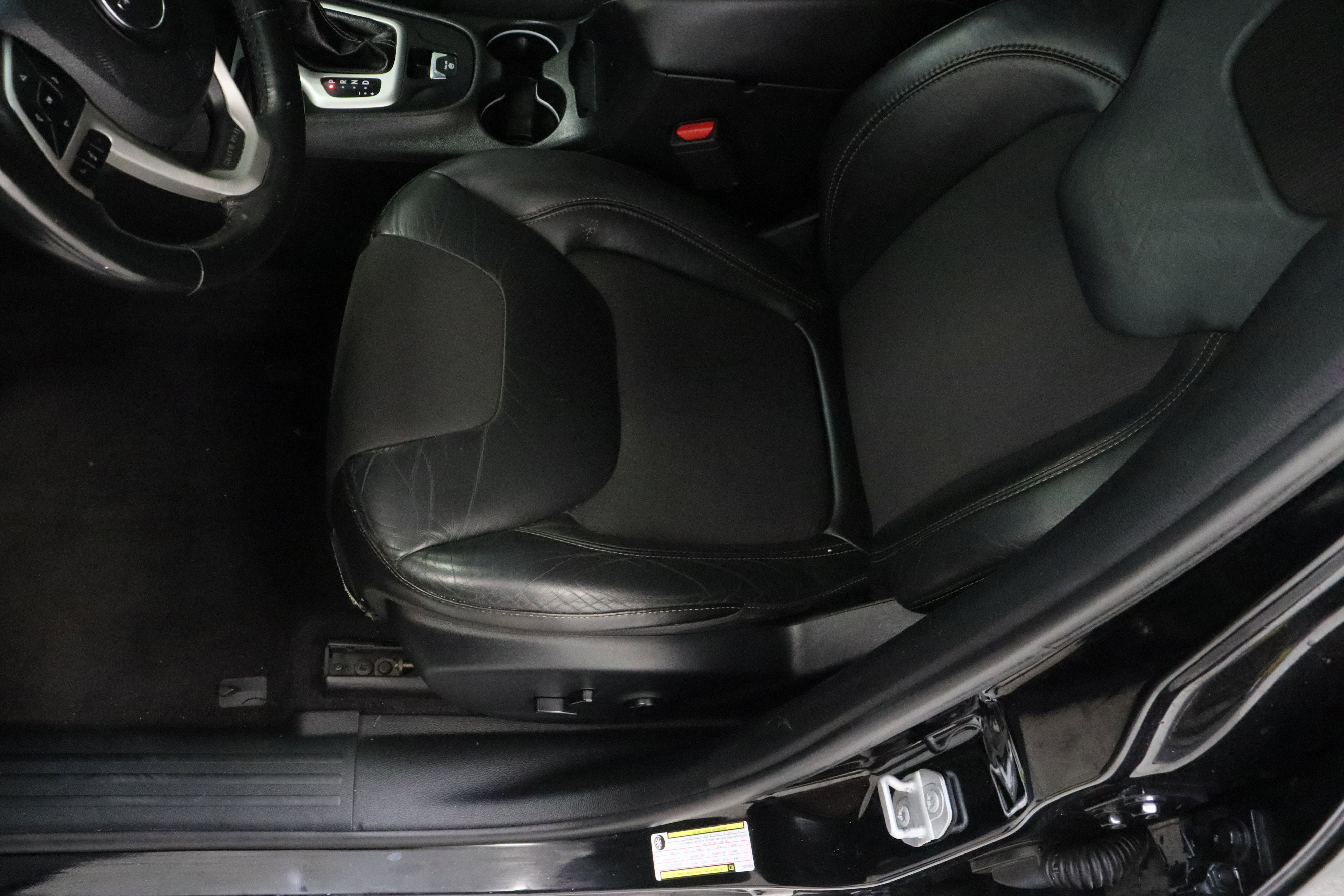 Used 2018 Jeep Cherokee Latitude Plus image 15