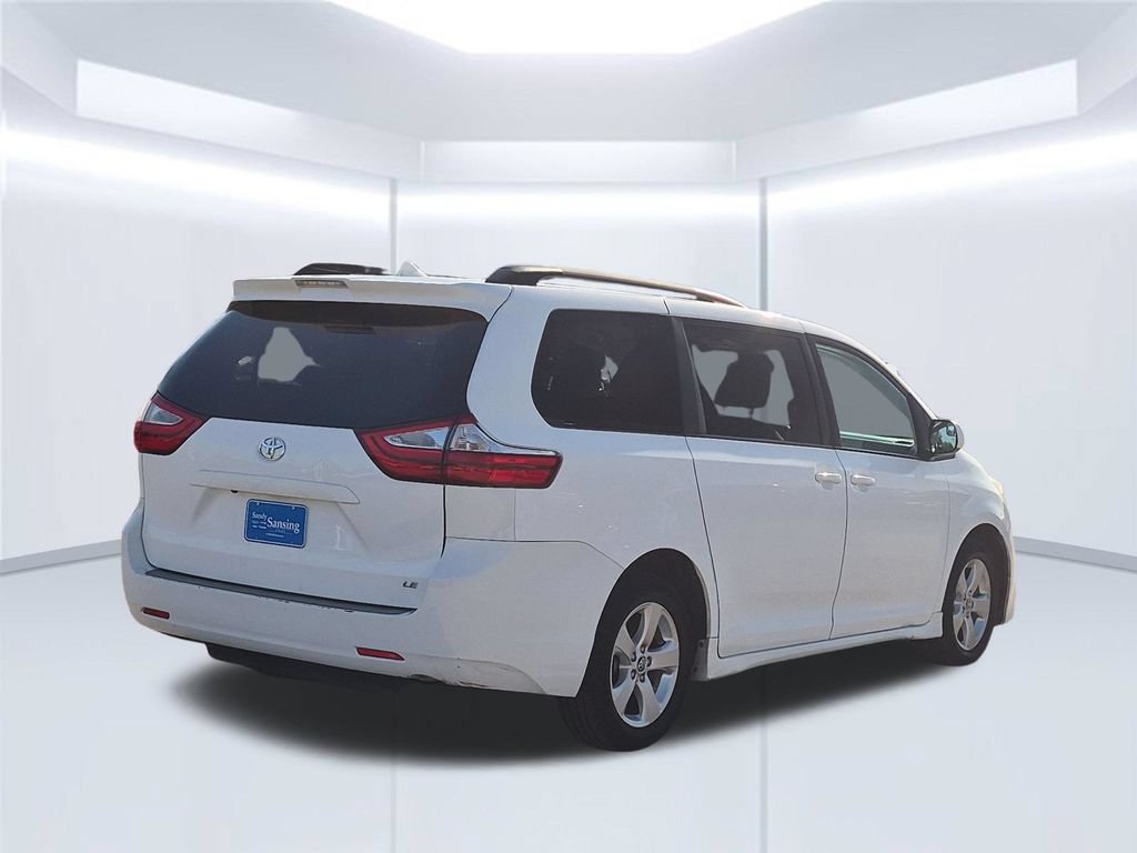 Used 2018 Toyota Sienna LE w/ Carpet Mat Package FWD image 5
