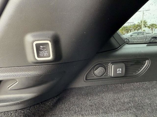 Used 2022 Jeep Grand Cherokee Overland w/ Advanced Protech Group III image 37