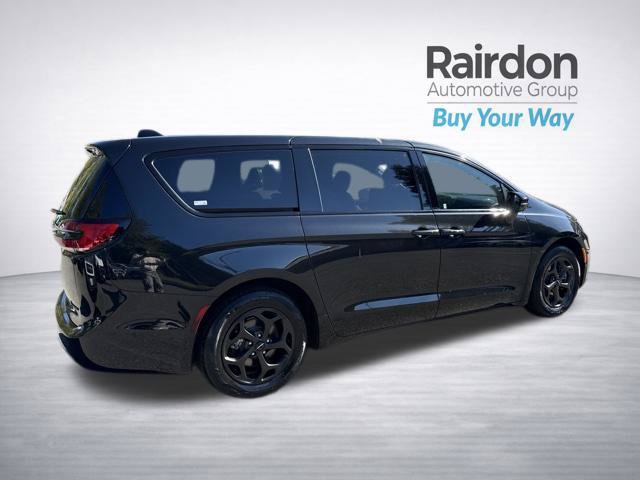 Used 2023 Chrysler Pacifica Limited w/ S Appearance Package FWD image 7