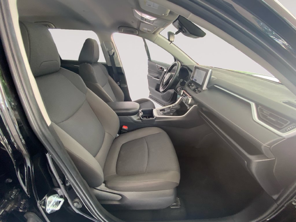Used 2025 Toyota RAV4 LE AWD/4WD image 15