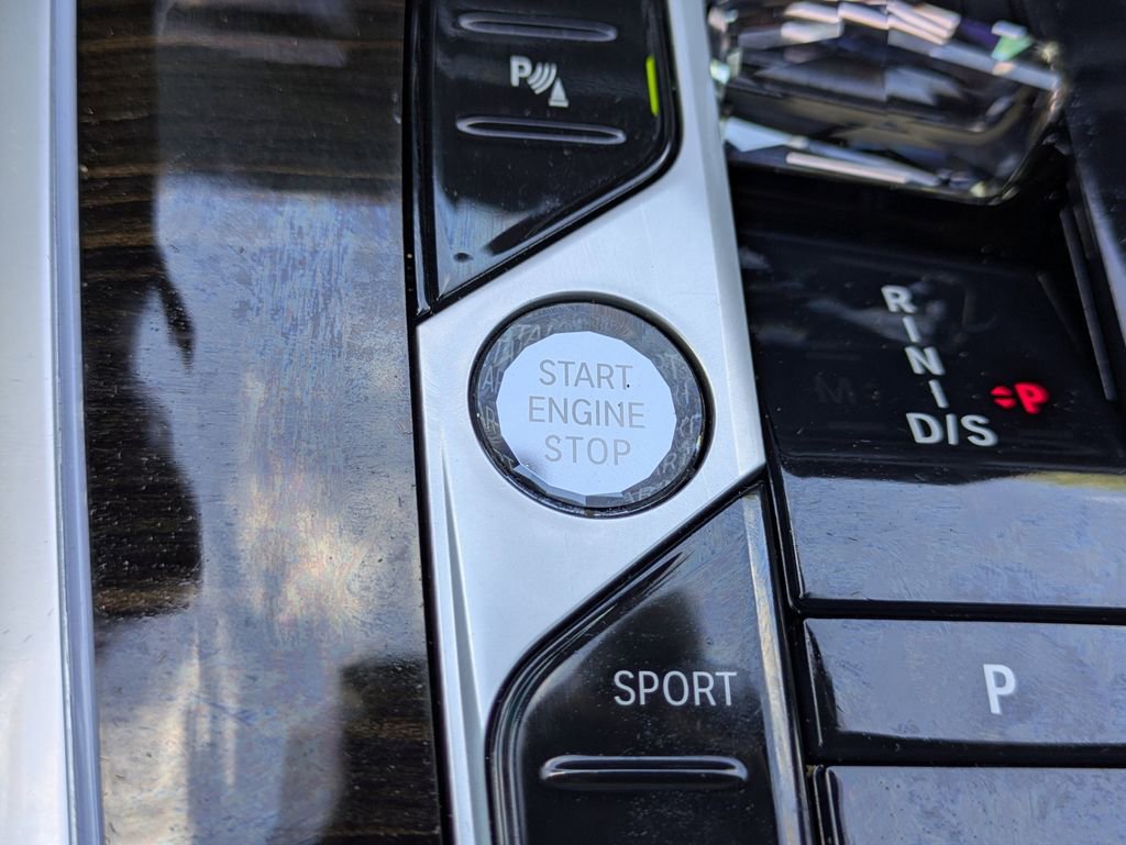 Used 2024 BMW X7 xDrive40i w/ M Sport Package image 30