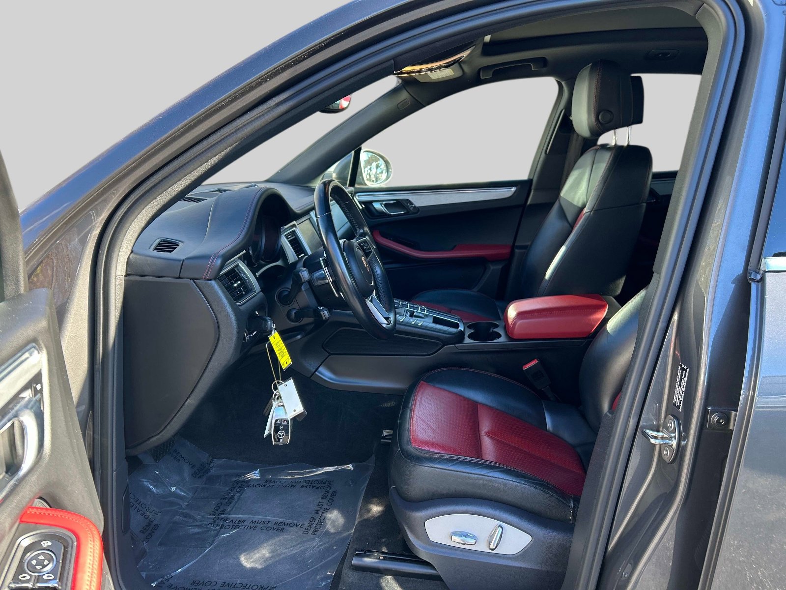 Used 2015 Porsche Macan S image 9