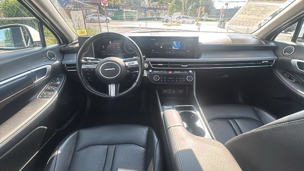 Used 2025 Hyundai Sonata Limited FWD image 28