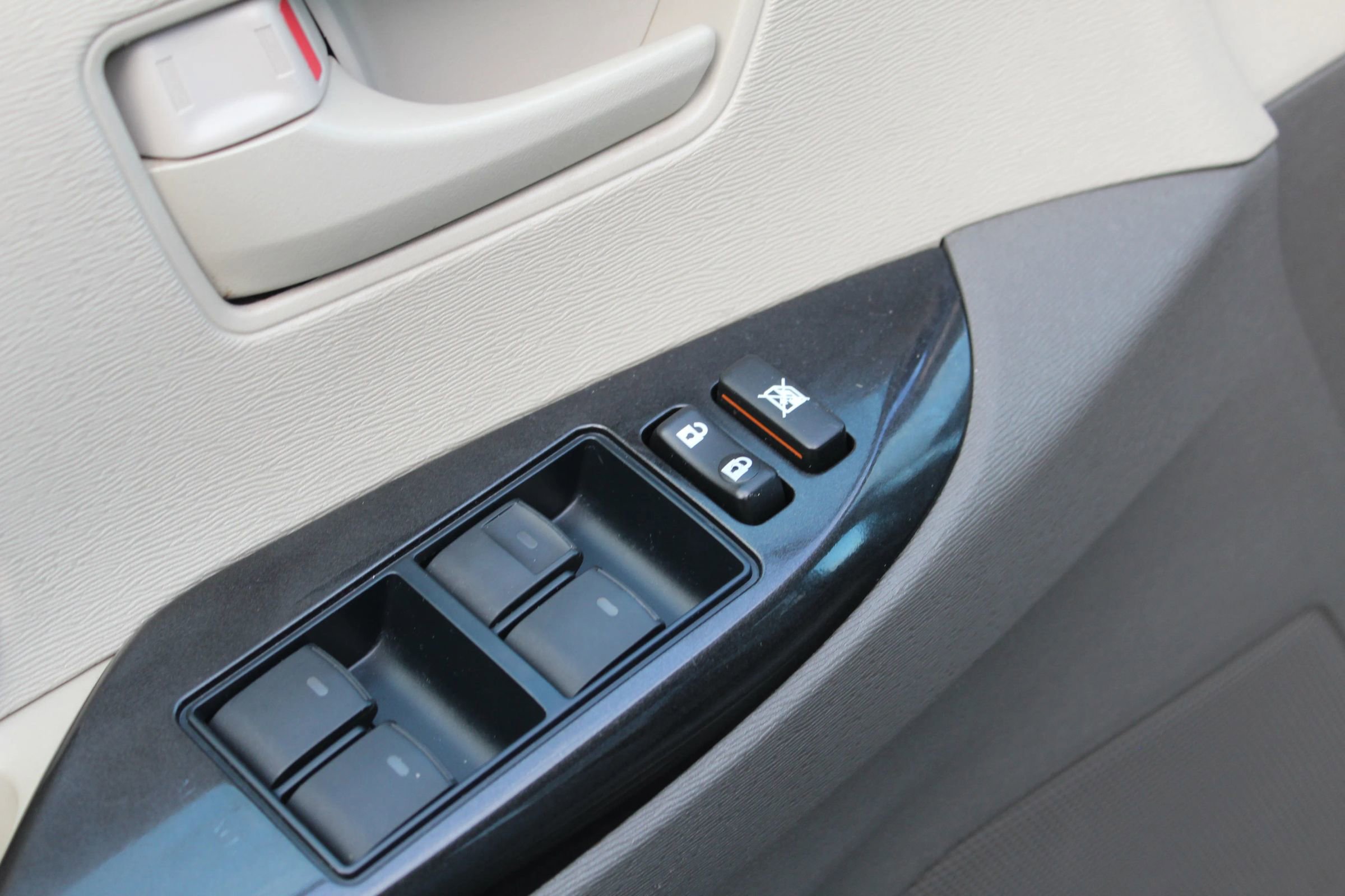 Used 2011 Toyota Sienna LE image 21