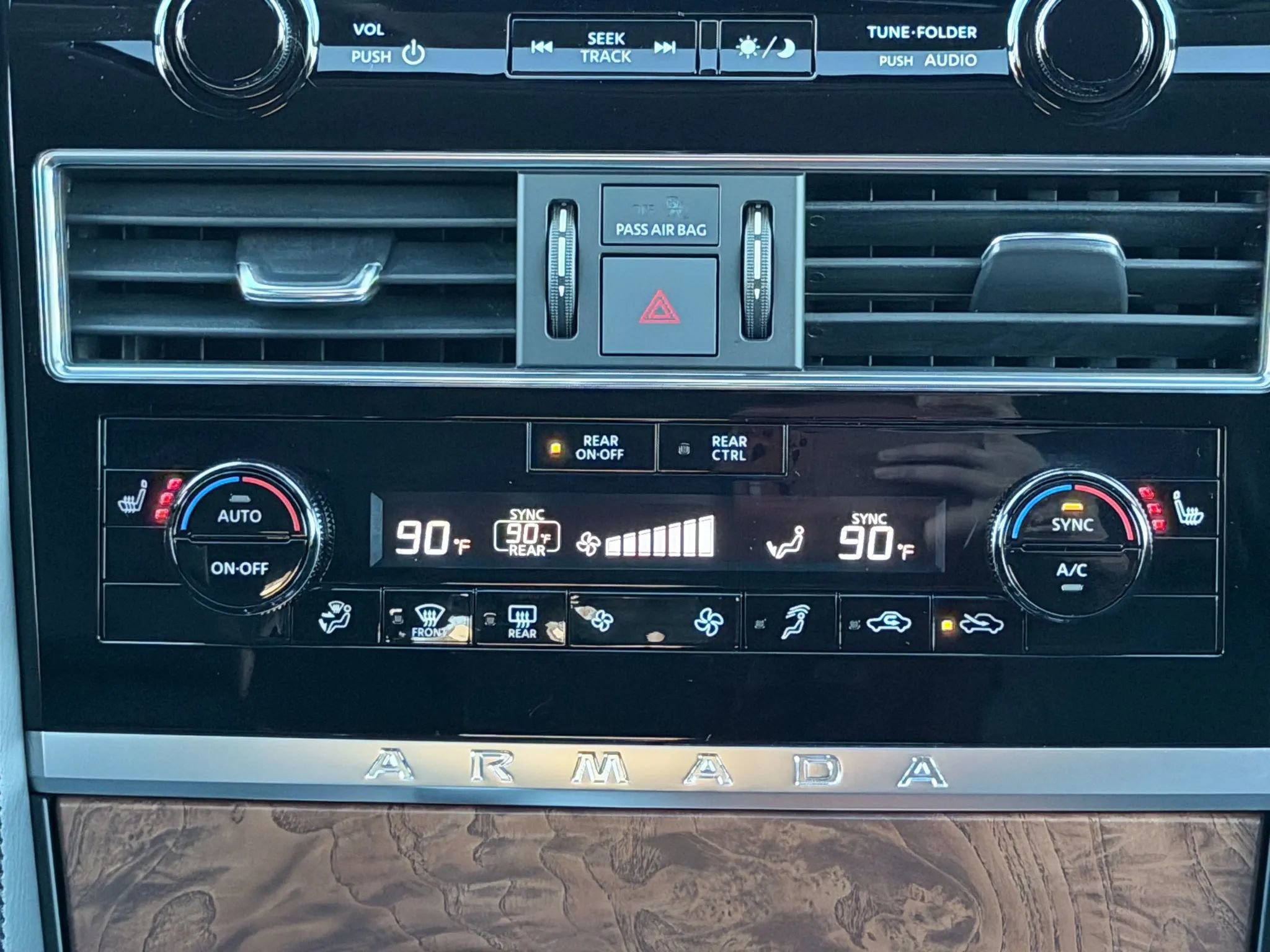 Used 2024 Nissan Armada SL w/ Captain's Chairs Package image 19