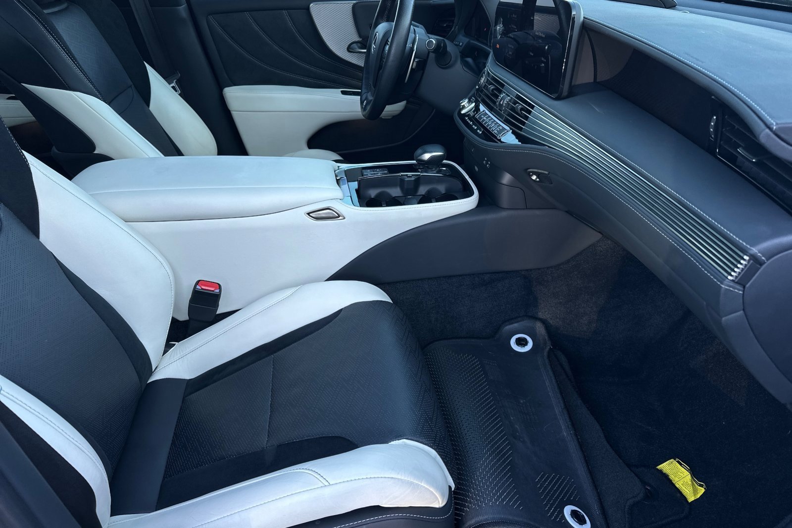 Used 2023 Lexus LS 500 F Sport image 15