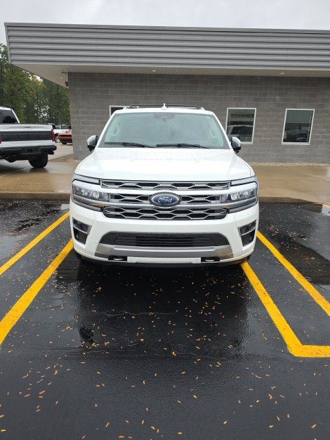Used 2023 Ford Expedition Platinum AWD/4WD image 2