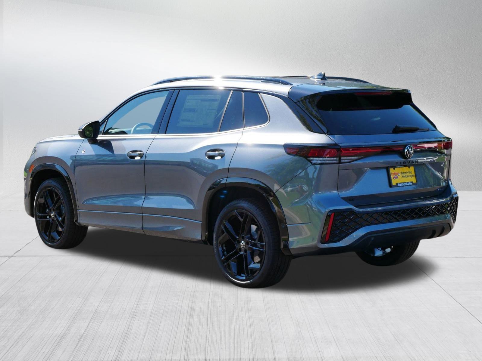 New 2025 Volkswagen Tiguan SE R-Line image 3