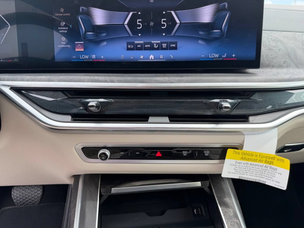 Certified 2026 BMW X7 xDrive40i w/ Executive Package AWD/4WD image 17