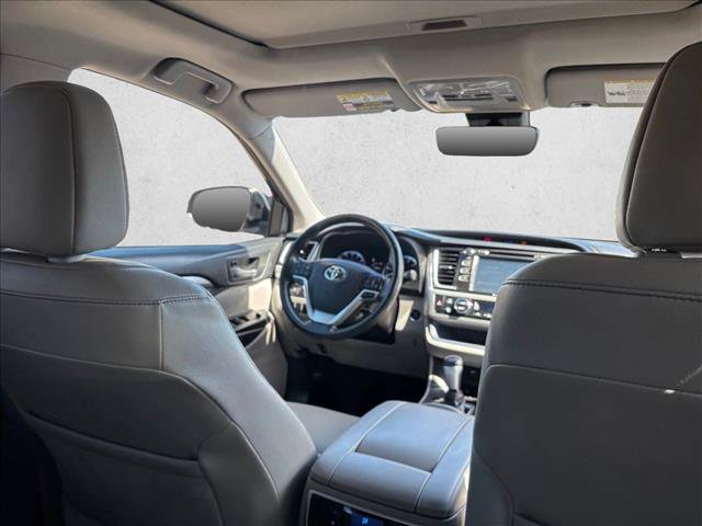 Used 2017 Toyota Highlander XLE FWD image 17