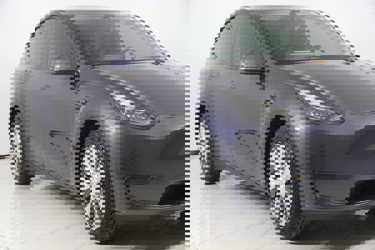 Used 2022 Tesla Model Y Long Range image 39