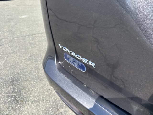 Used 2023 Chrysler Voyager LX FWD image 5