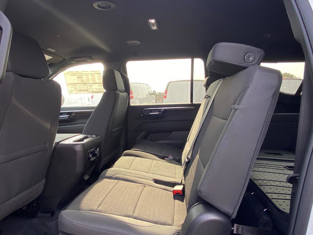 New 2026 Chevrolet Suburban LS image 19