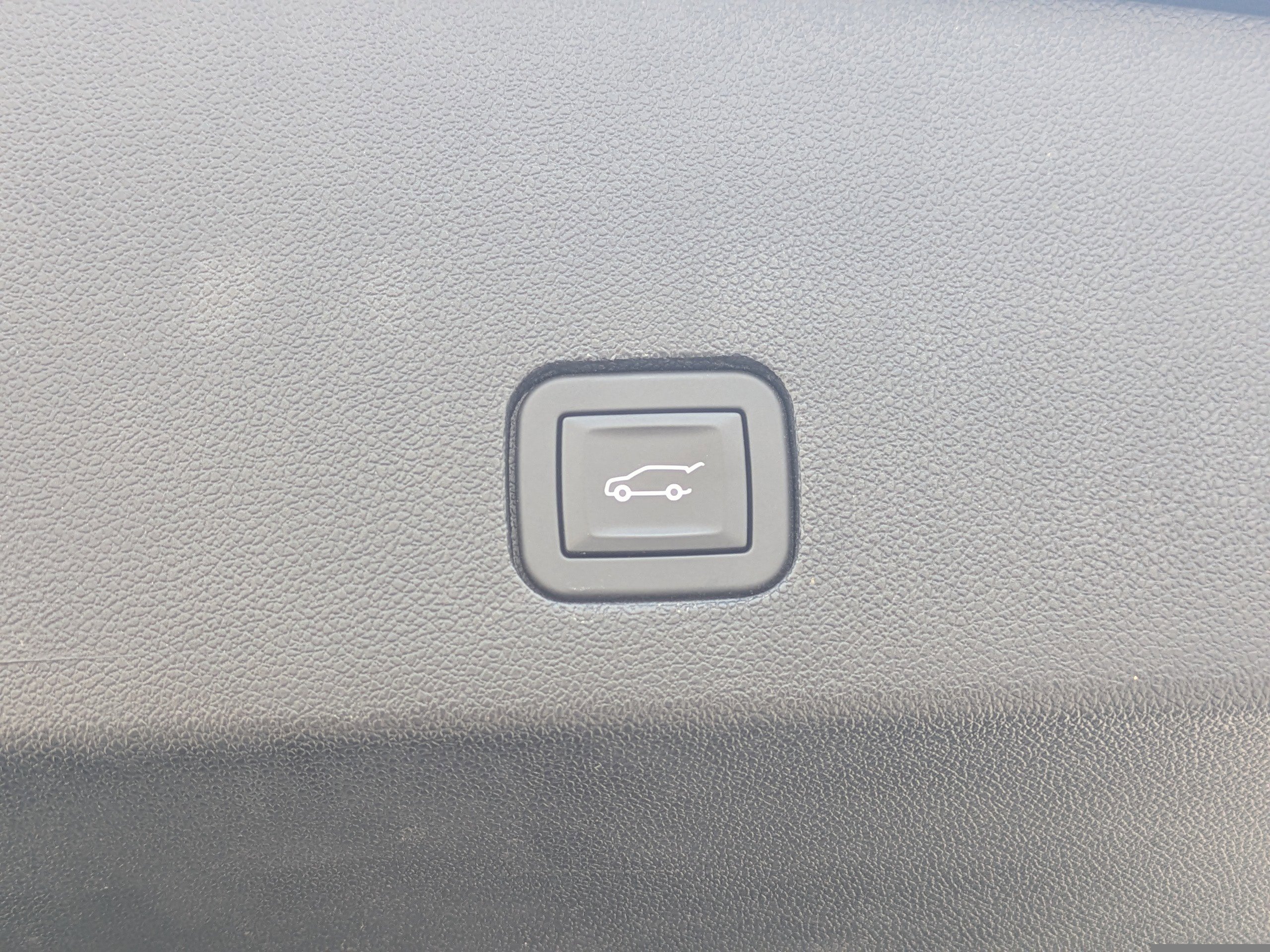 Used 2025 Cadillac XT6 Premium Luxury image 14