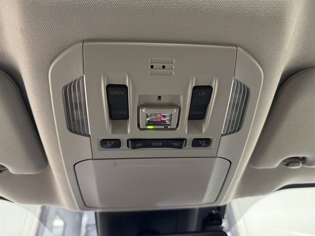 Used 2021 Toyota Highlander Limited AWD/4WD image 32