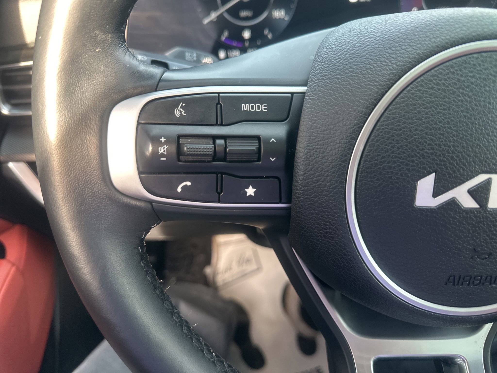 Used 2025 Kia Sportage SX image 27