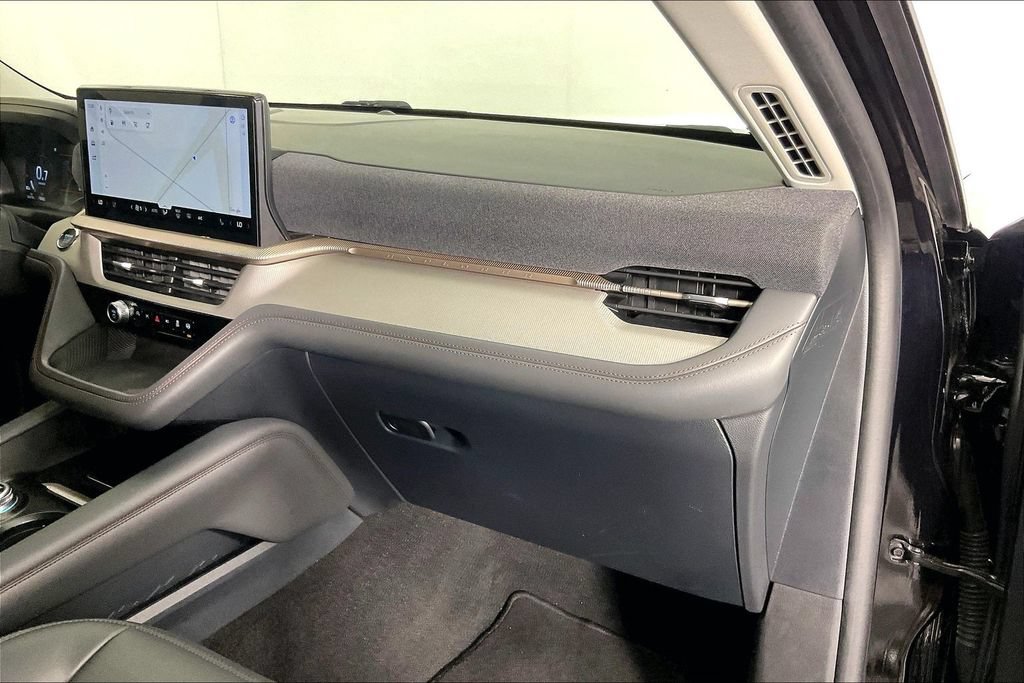 Used 2025 Ford Explorer Active w/ Active Comfort Package RWD image 19