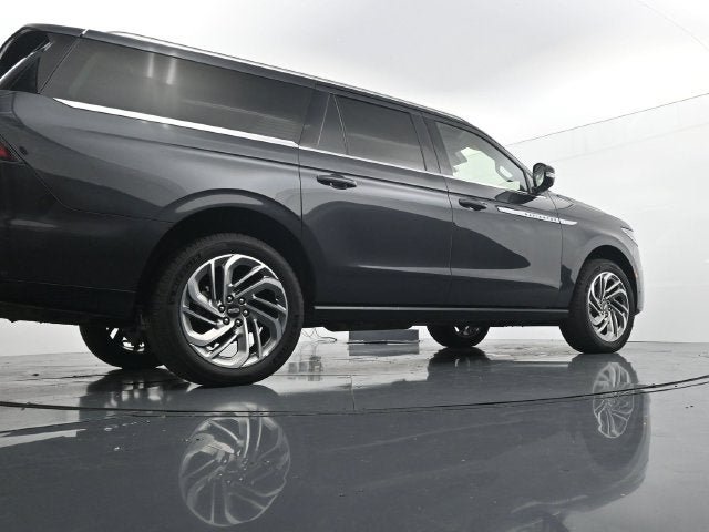 Used 2025 Lincoln Navigator L Reserve AWD/4WD image 39