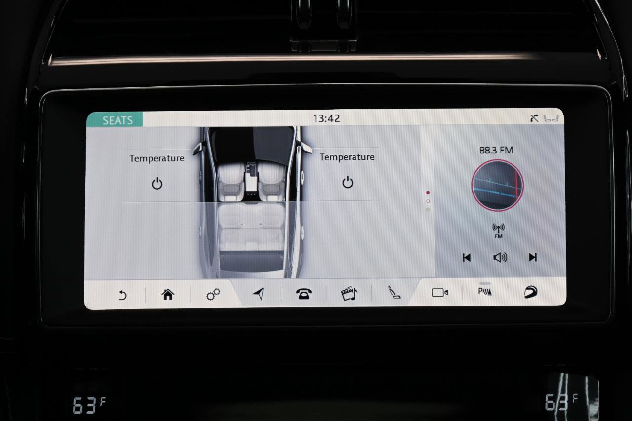 Used 2020 Jaguar F-PACE SVR image 32