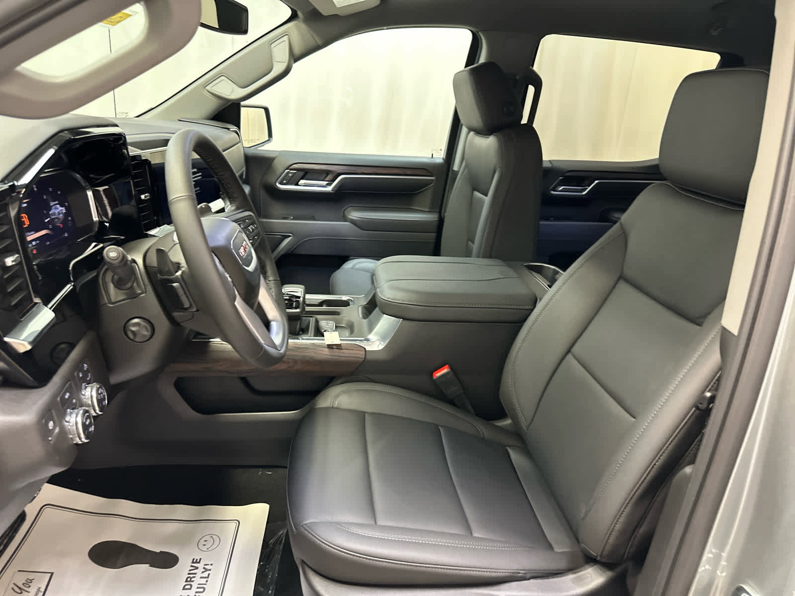 New 2026 GMC Sierra 1500 SLT w/ SLT Convenience Package image 4