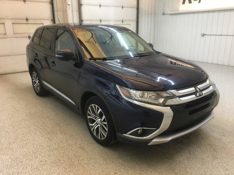 Used 2016 Mitsubishi Outlander SE AWD/4WD image 2