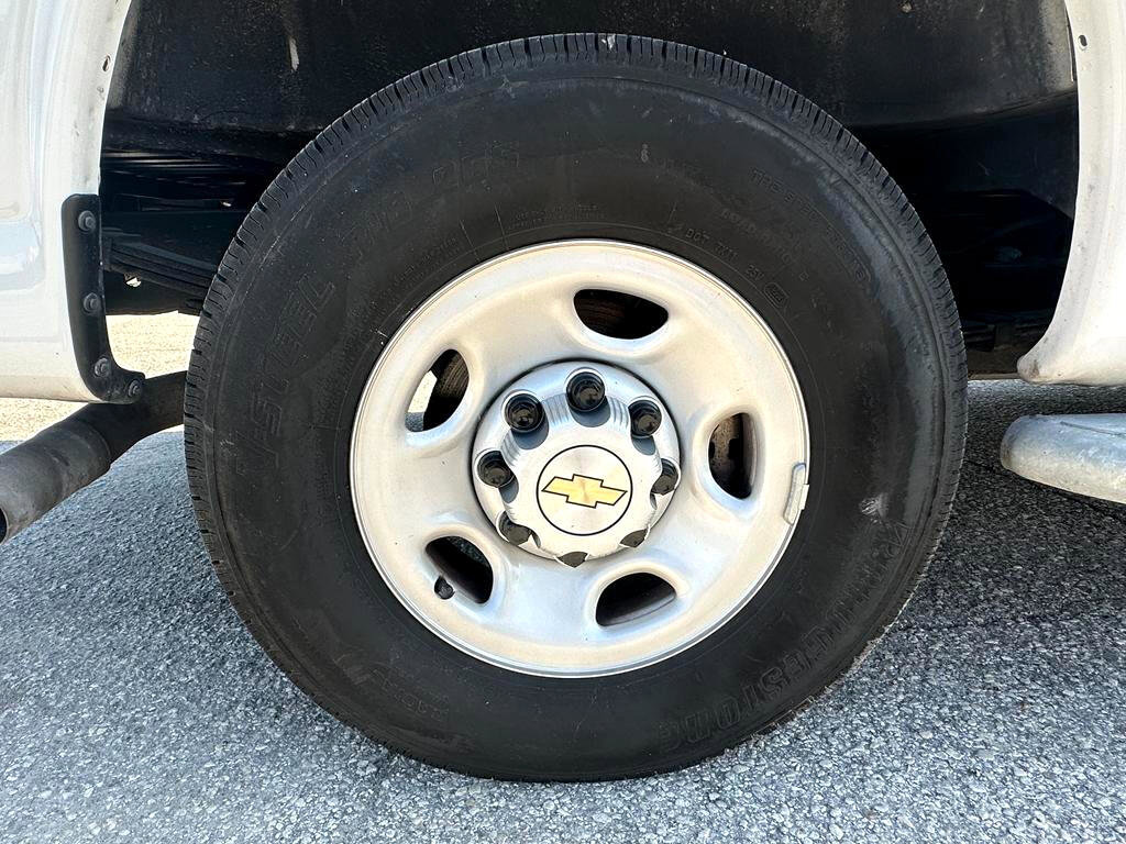 Used 2024 Chevrolet Express 2500 w/ Driver Convenience Package image 26