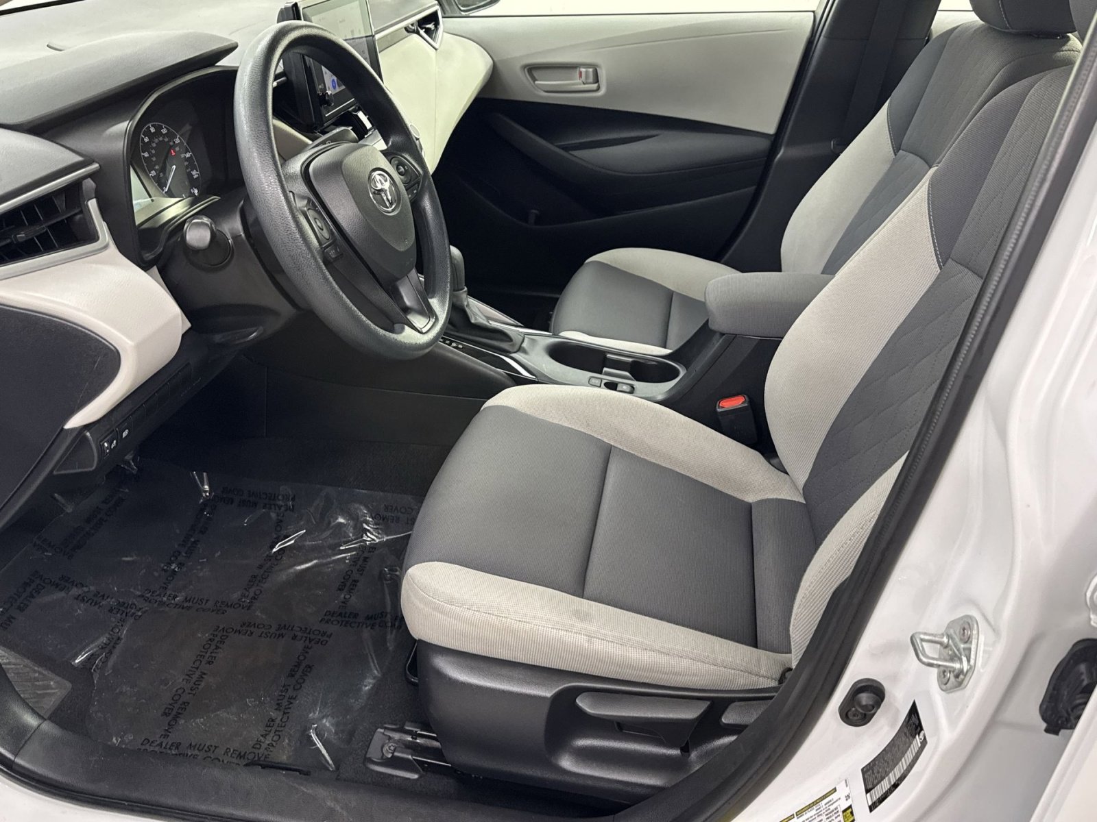 Used 2024 Toyota Corolla LE image 2