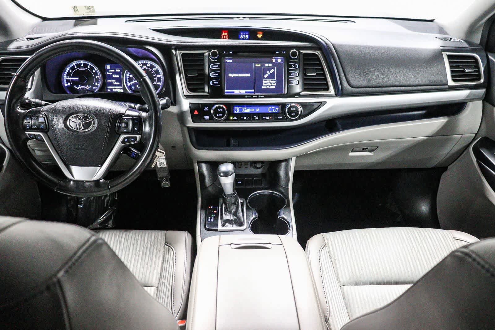 Certified 2019 Toyota Highlander Plus w/ Carpet Mat Package (TMS) FWD image 13