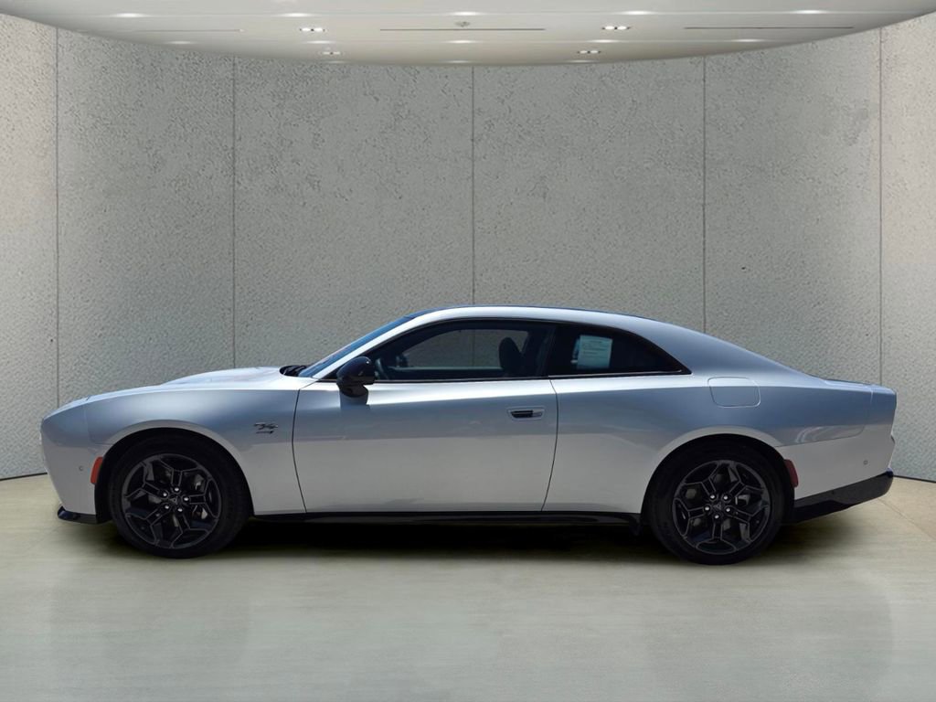 Used 2025 Dodge Charger R/T w/ Sun & Sound Package image 6