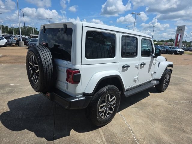Used 2026 Jeep Wrangler Unlimited Sahara AWD/4WD image 7
