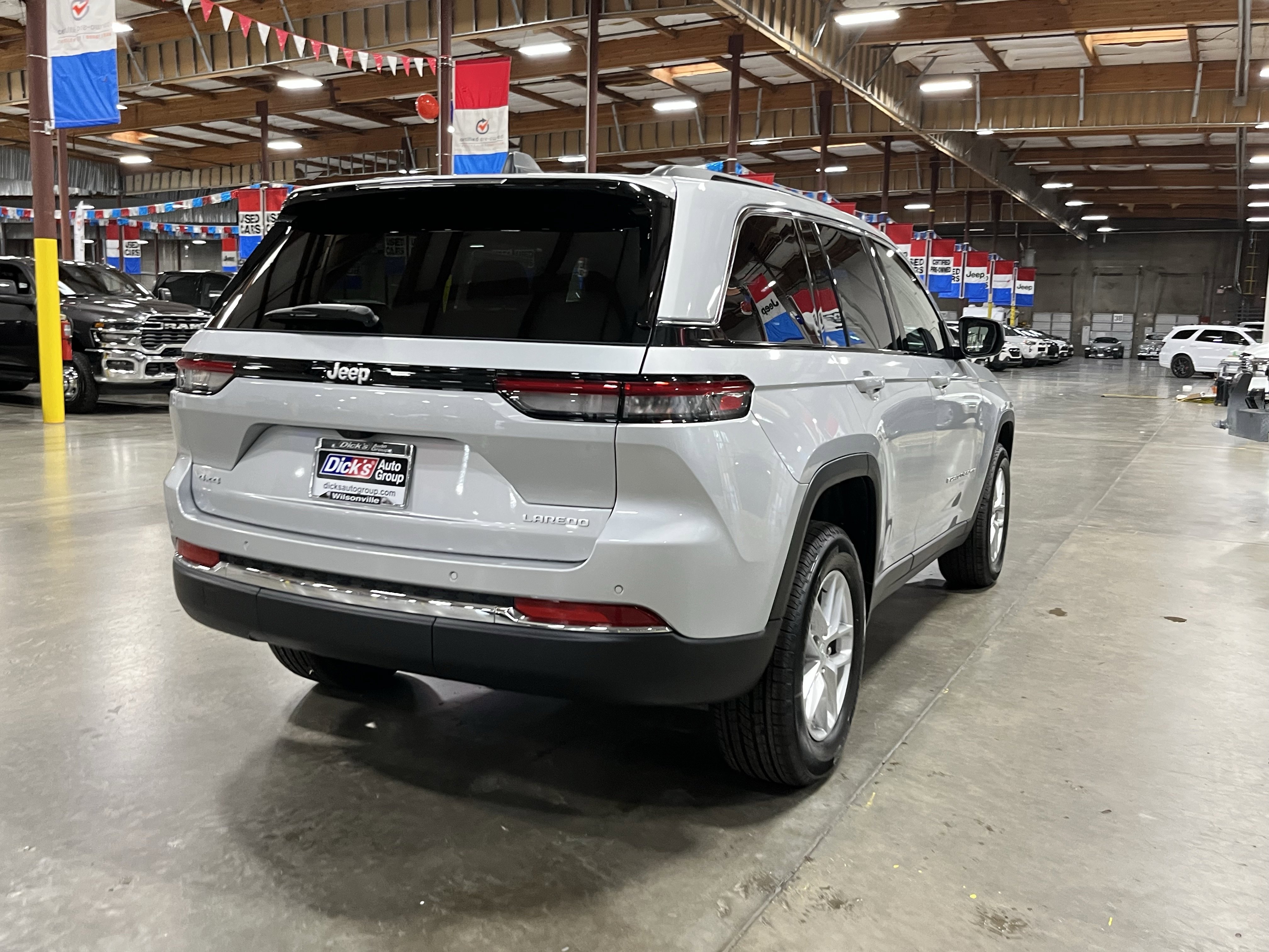 Certified 2025 Jeep Grand Cherokee Laredo X w/ Luxury Tech Group I image 5
