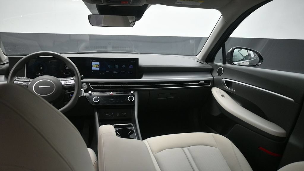 Used 2025 Hyundai Sonata SEL FWD image 15