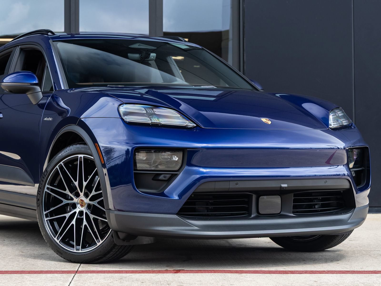 New 2026 Porsche Macan 4 Electric AWD/4WD image 9