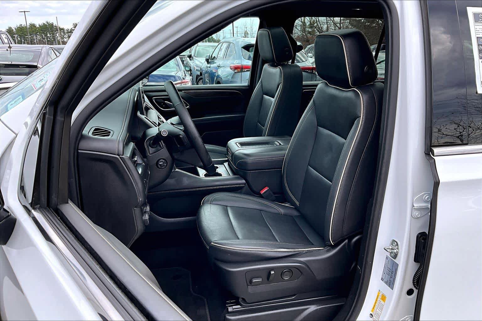 Used 2023 Chevrolet Suburban Premier AWD/4WD image 9