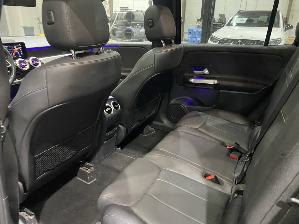 Used 2022 Mercedes-Benz GLB 250 4MATIC w/ Premium Package Lite image 5