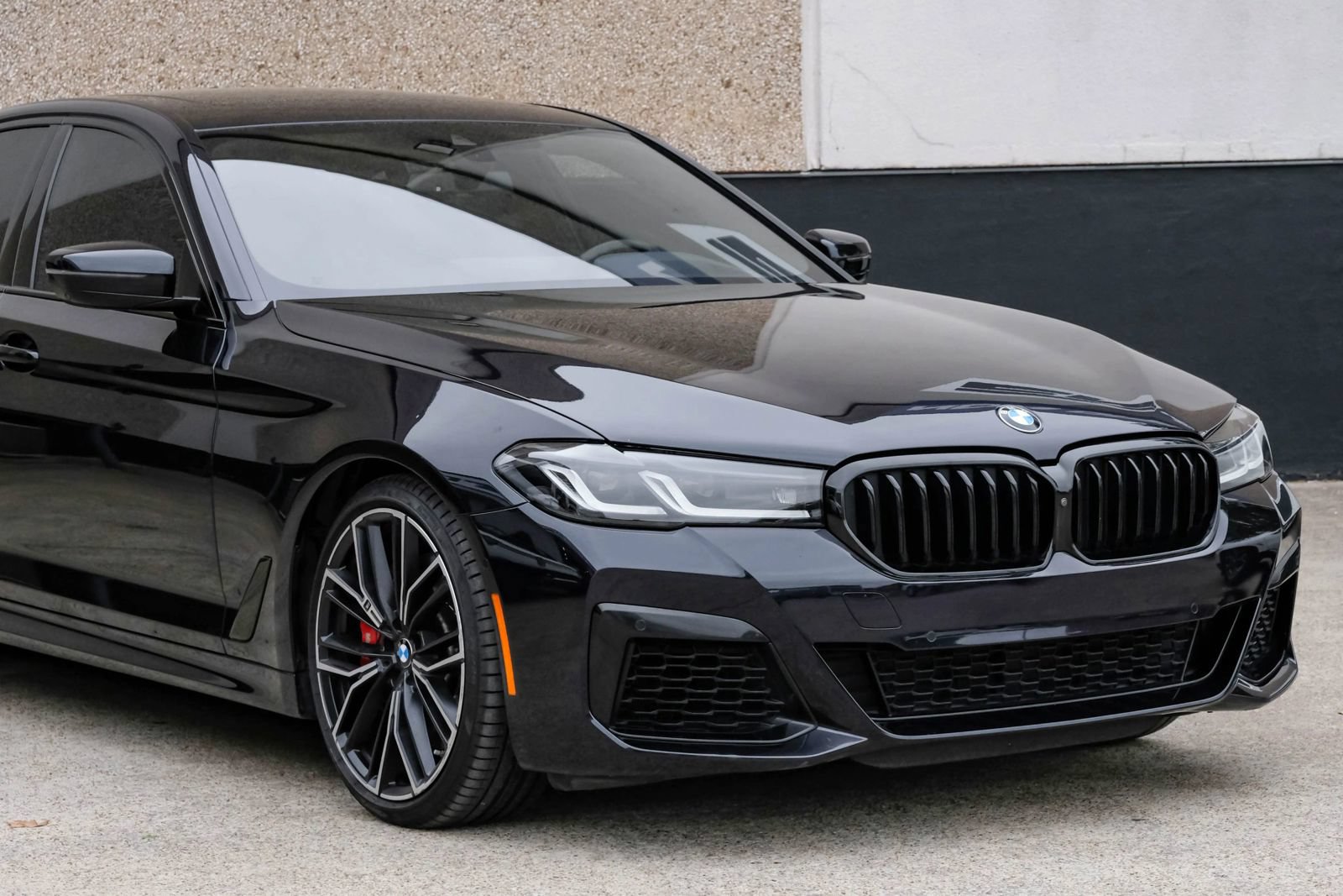 Used 2023 BMW M550i xDrive w/ Executive Package AWD/4WD image 10