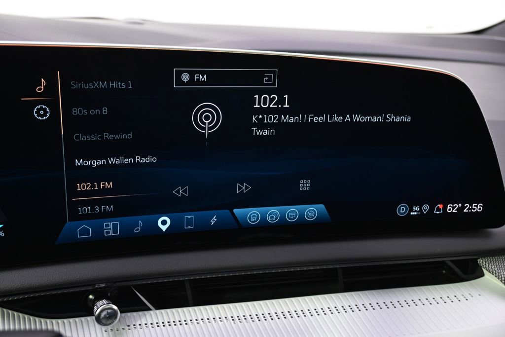 New 2025 Cadillac Optiq Sport 2 w/ LPO, ONYX Package AWD/4WD image 28