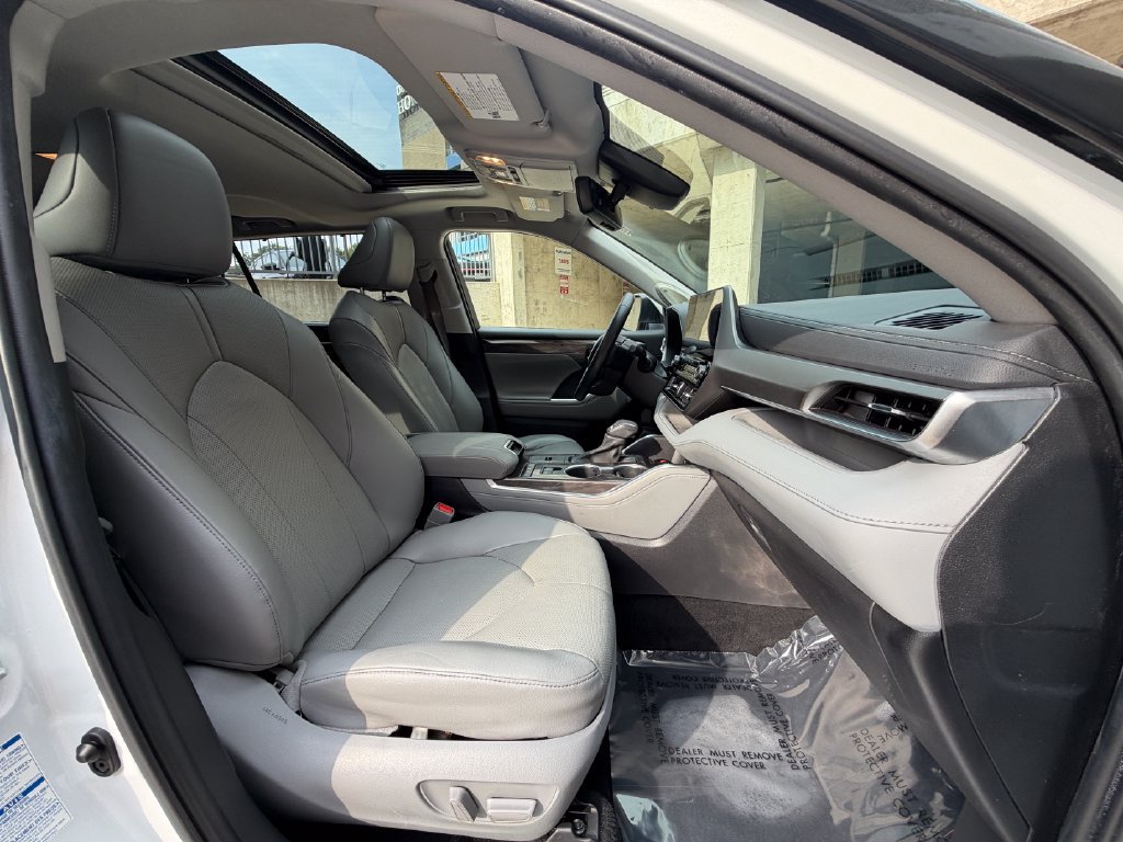 Used 2022 Toyota Highlander Limited AWD/4WD image 23