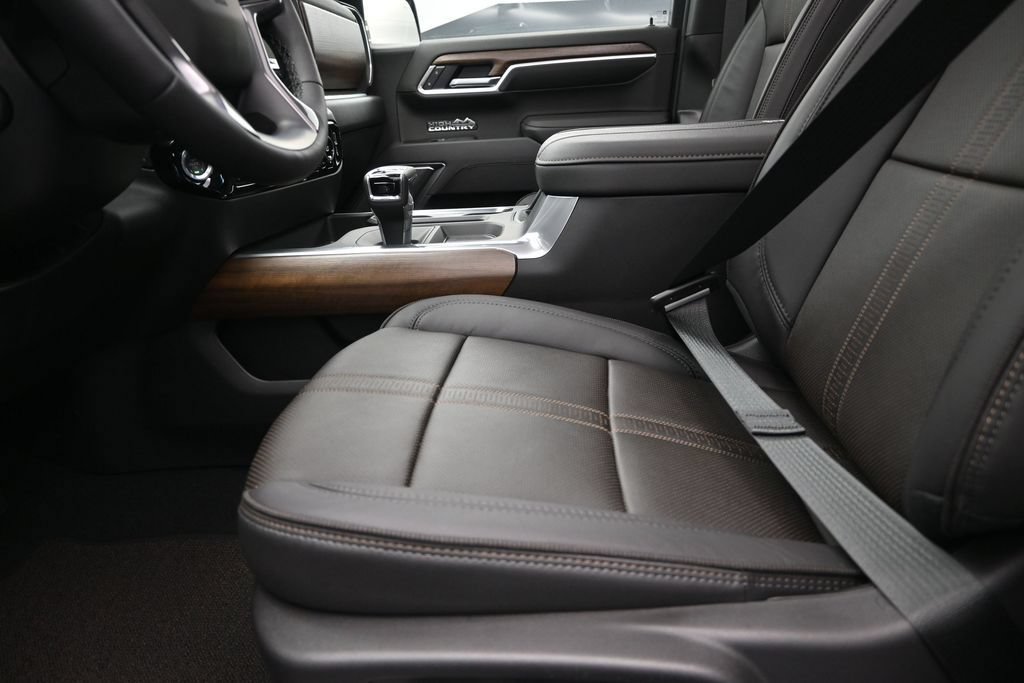 New 2026 Chevrolet Silverado 1500 High Country w/ Midnight Edition AWD/4WD image 13