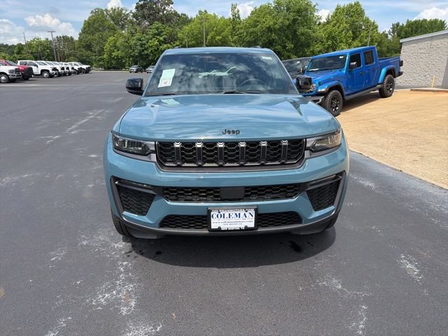 New 2026 Jeep Grand Cherokee Limited w/ Limited Altitude Package RWD image 3