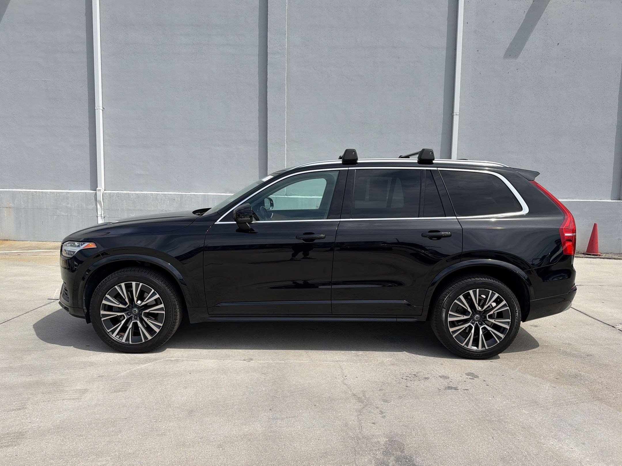 Used 2022 Volvo XC90 T5 Momentum w/ Climate Package FWD image 2